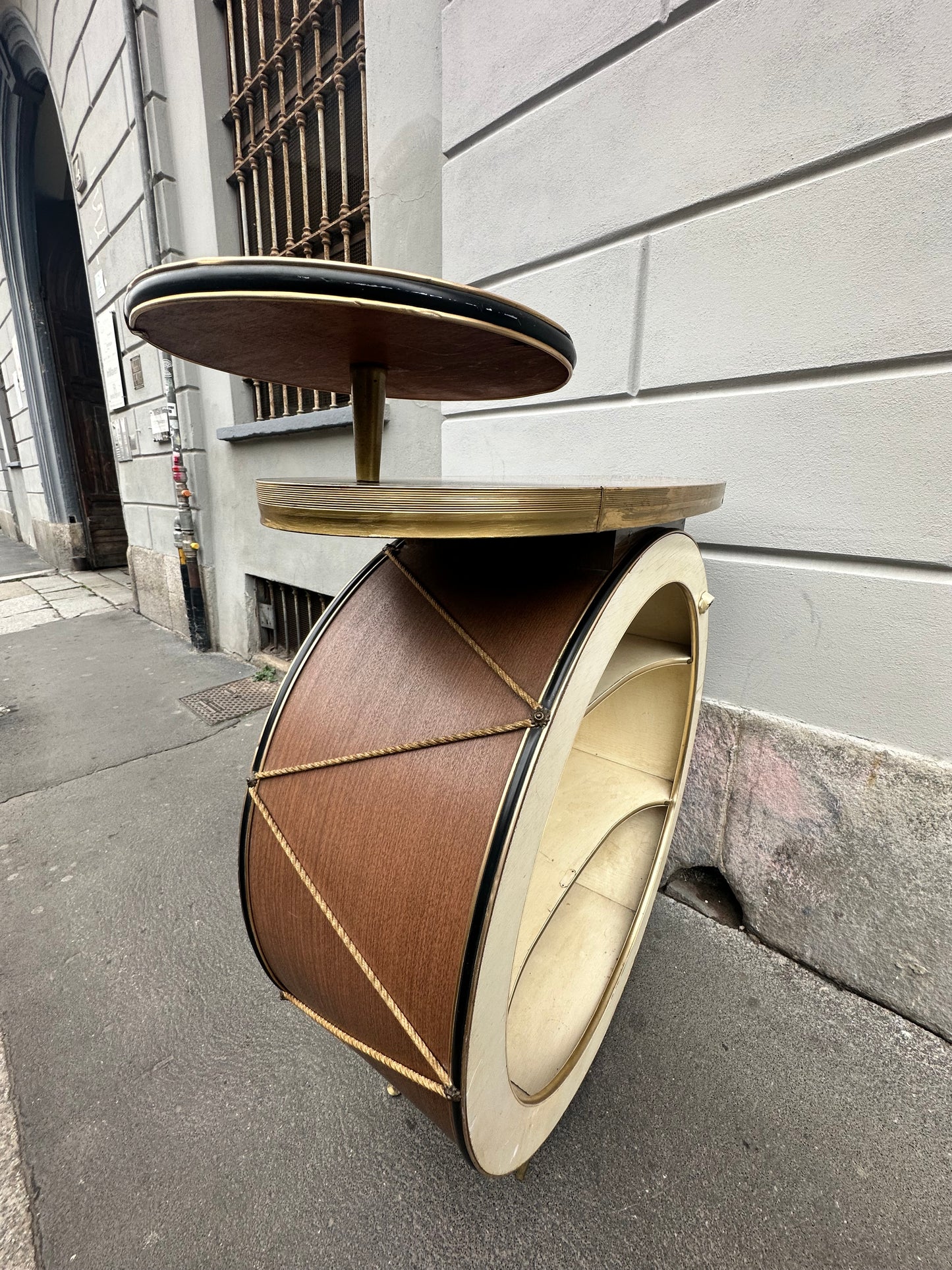 Mobile bar a forma di tamburo
