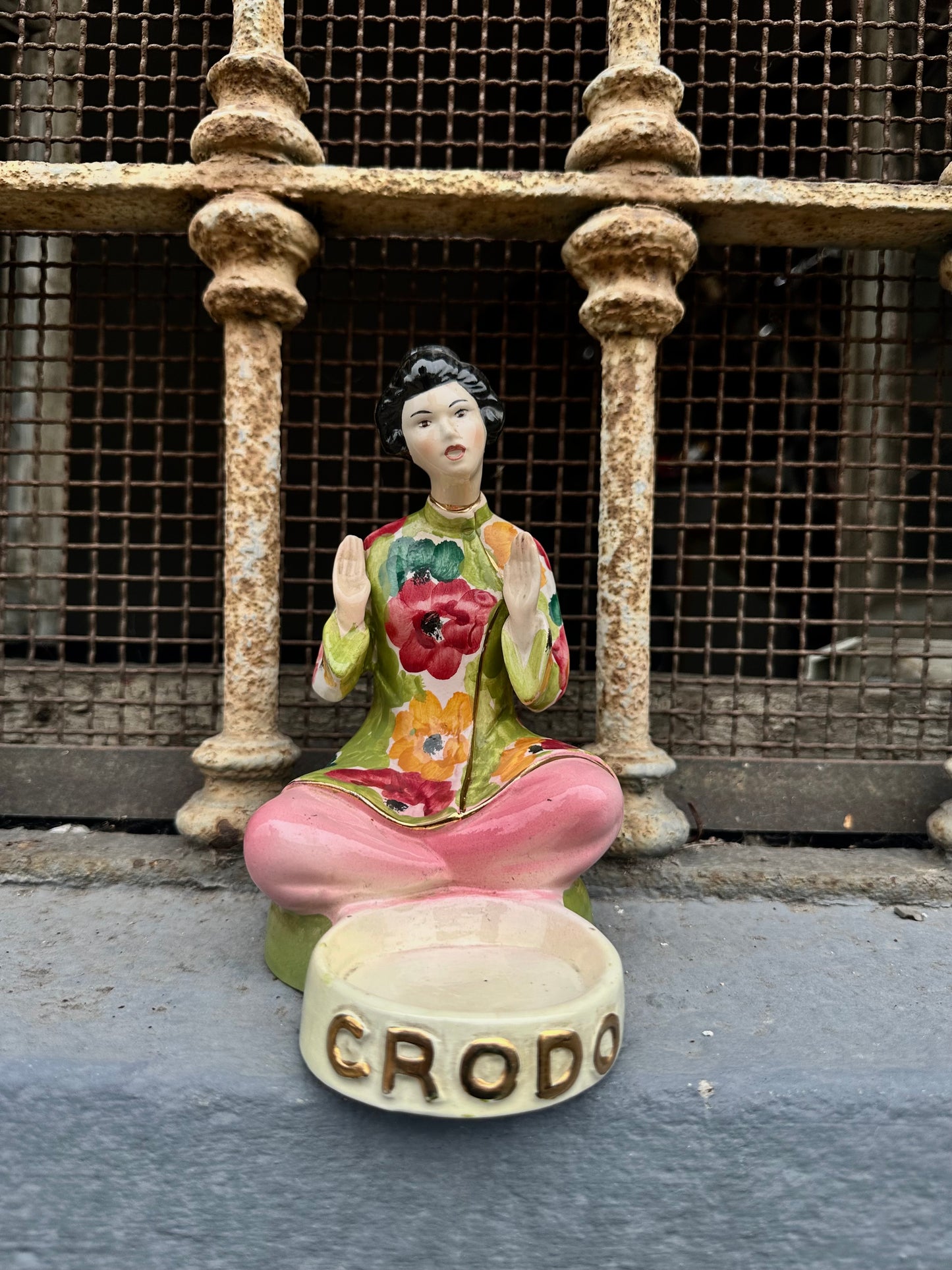 Ceramica pubblicitaria - Geisha CRODO