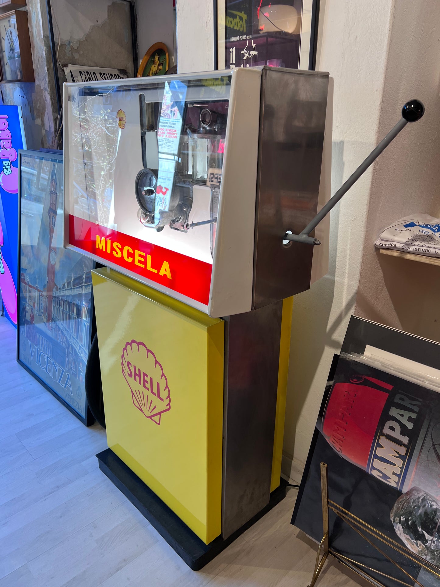 Pompa di benzina - miscela Shell