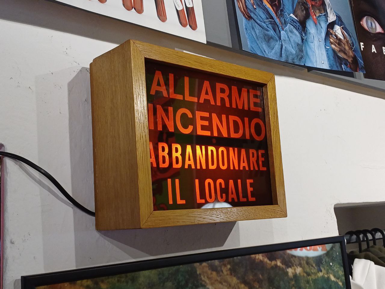Insegna da cinema "Allarme Incendio"