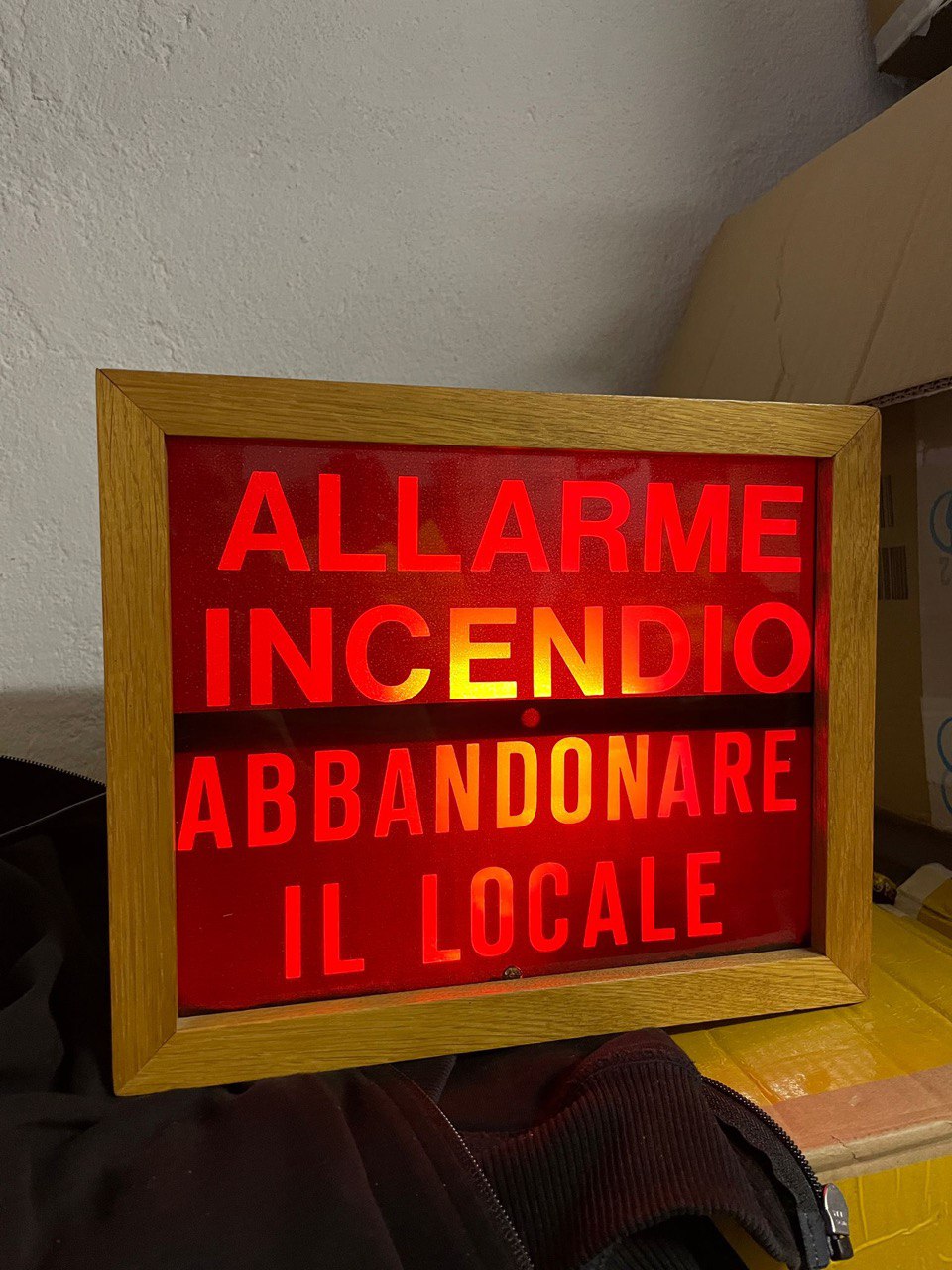 Insegna da cinema "Allarme Incendio"