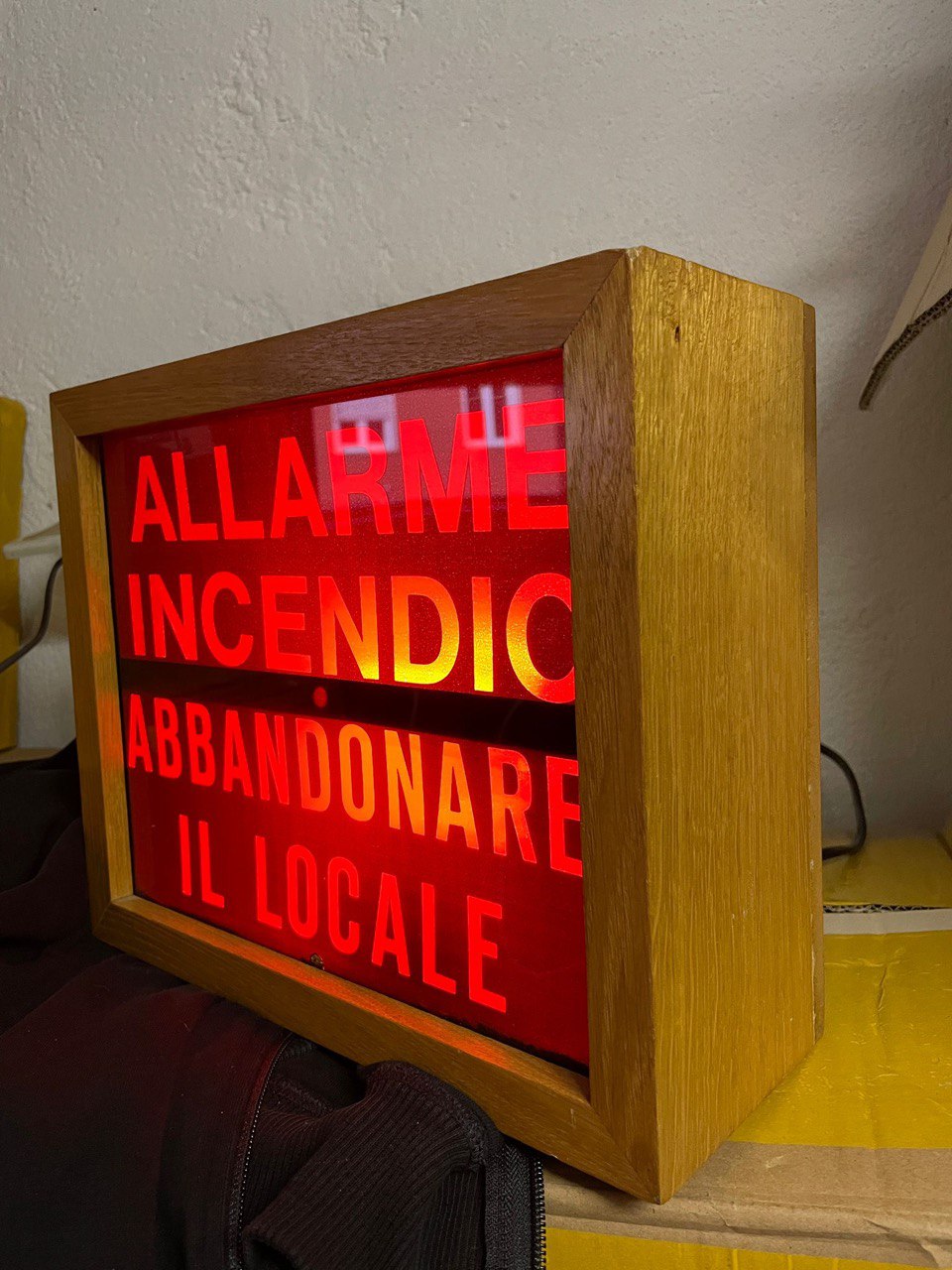 Insegna da cinema "Allarme Incendio"