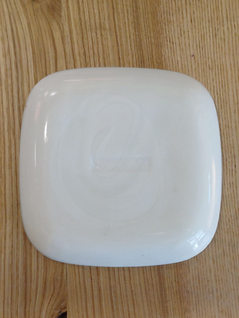 Posacenere pubblicitario Punt e Mes in vetro opalina