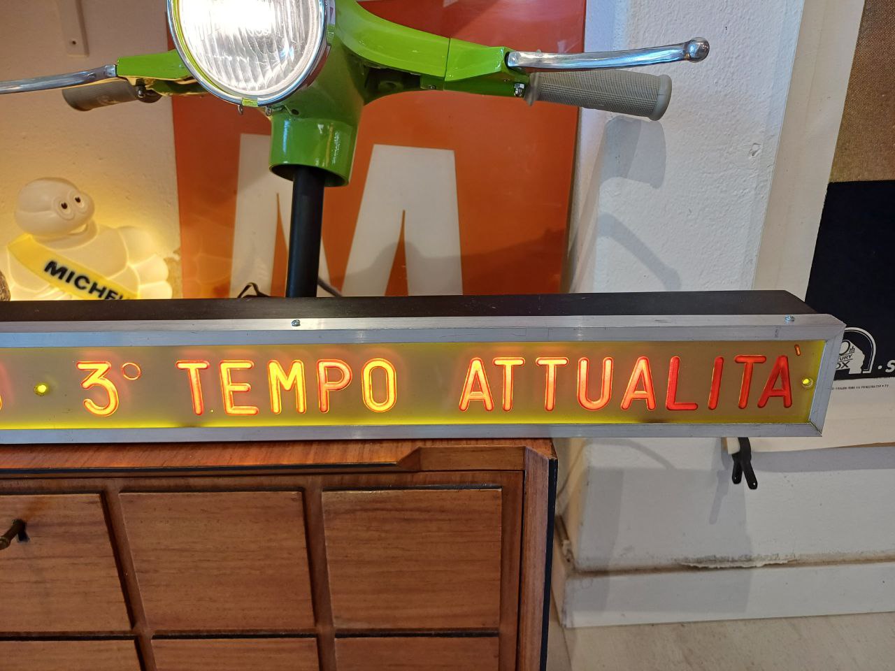 Insegna originale di cinema anni '80