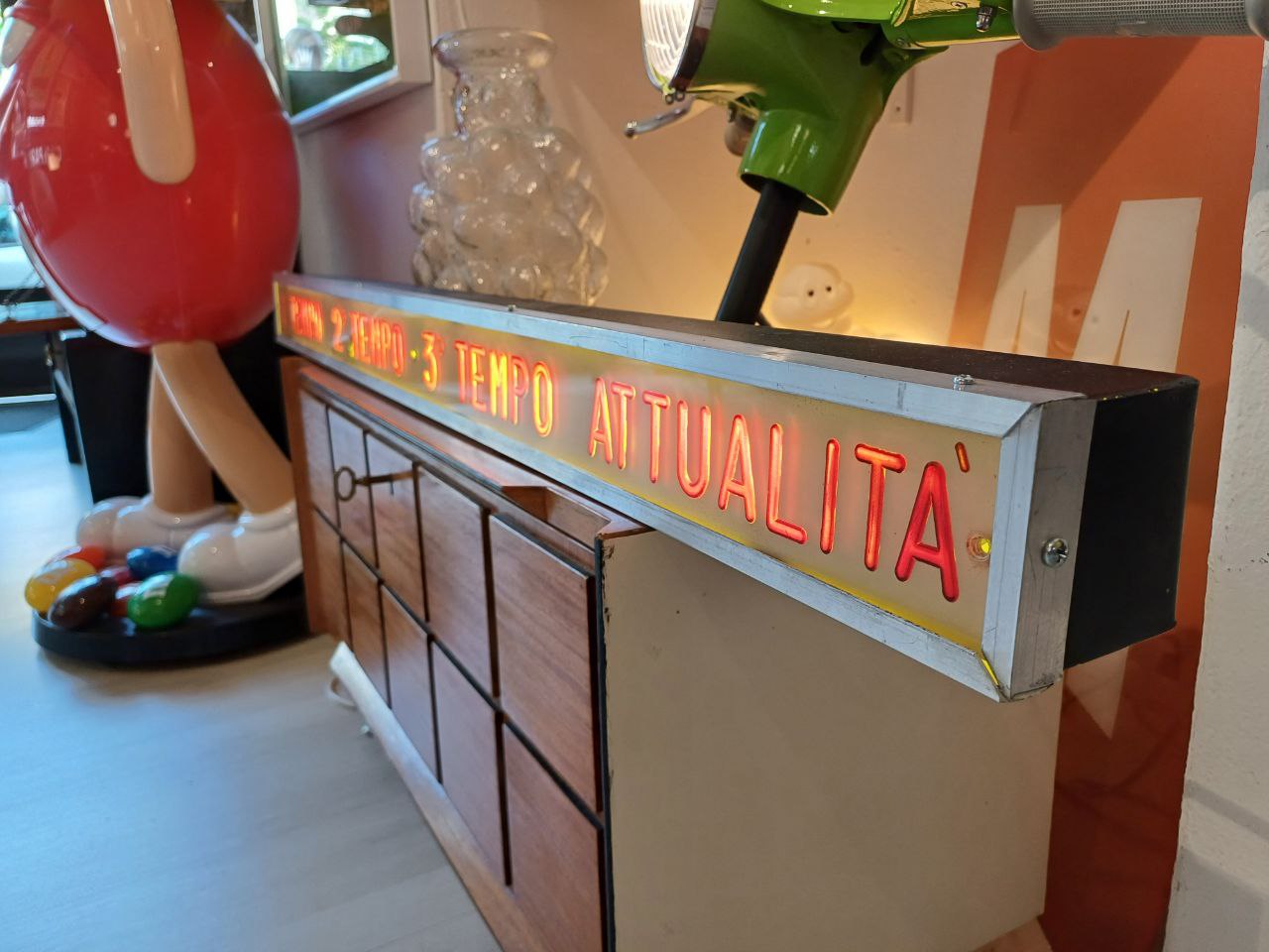 Insegna originale di cinema anni '80