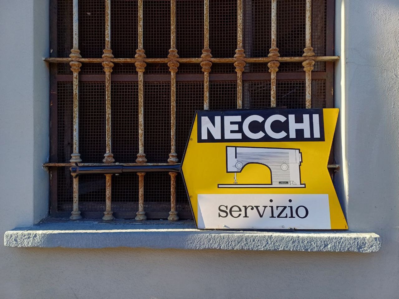 Insegna smaltata - Servizio Necchi