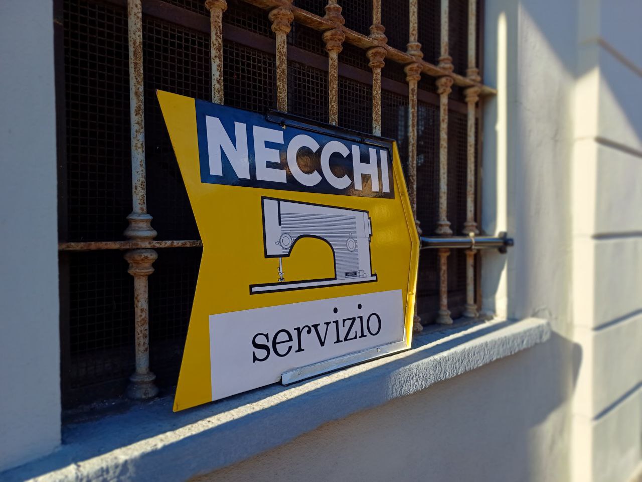 Insegna smaltata - Servizio Necchi