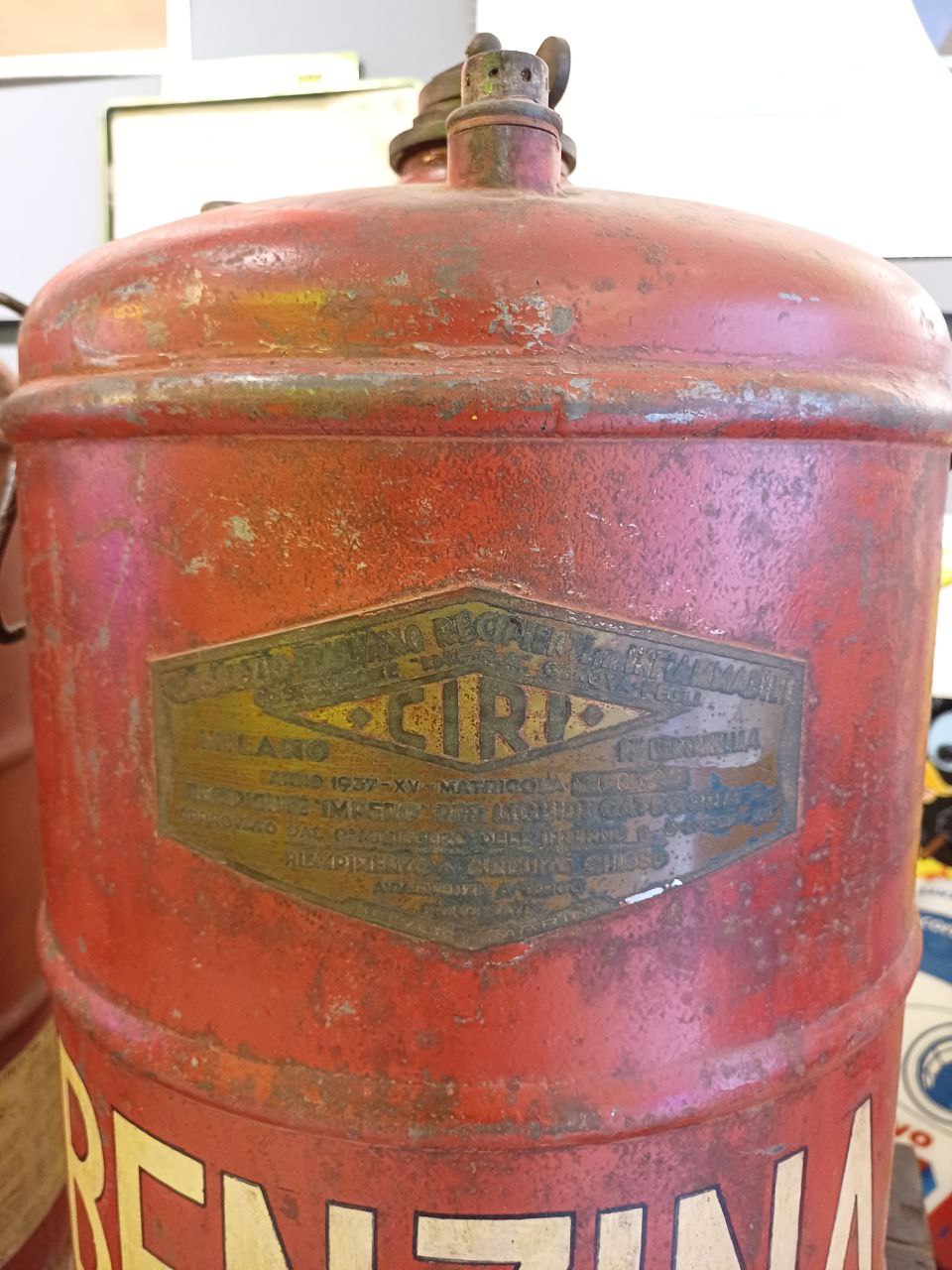 Distributori in metallo da drogheria - Benzina - CIRI Milano