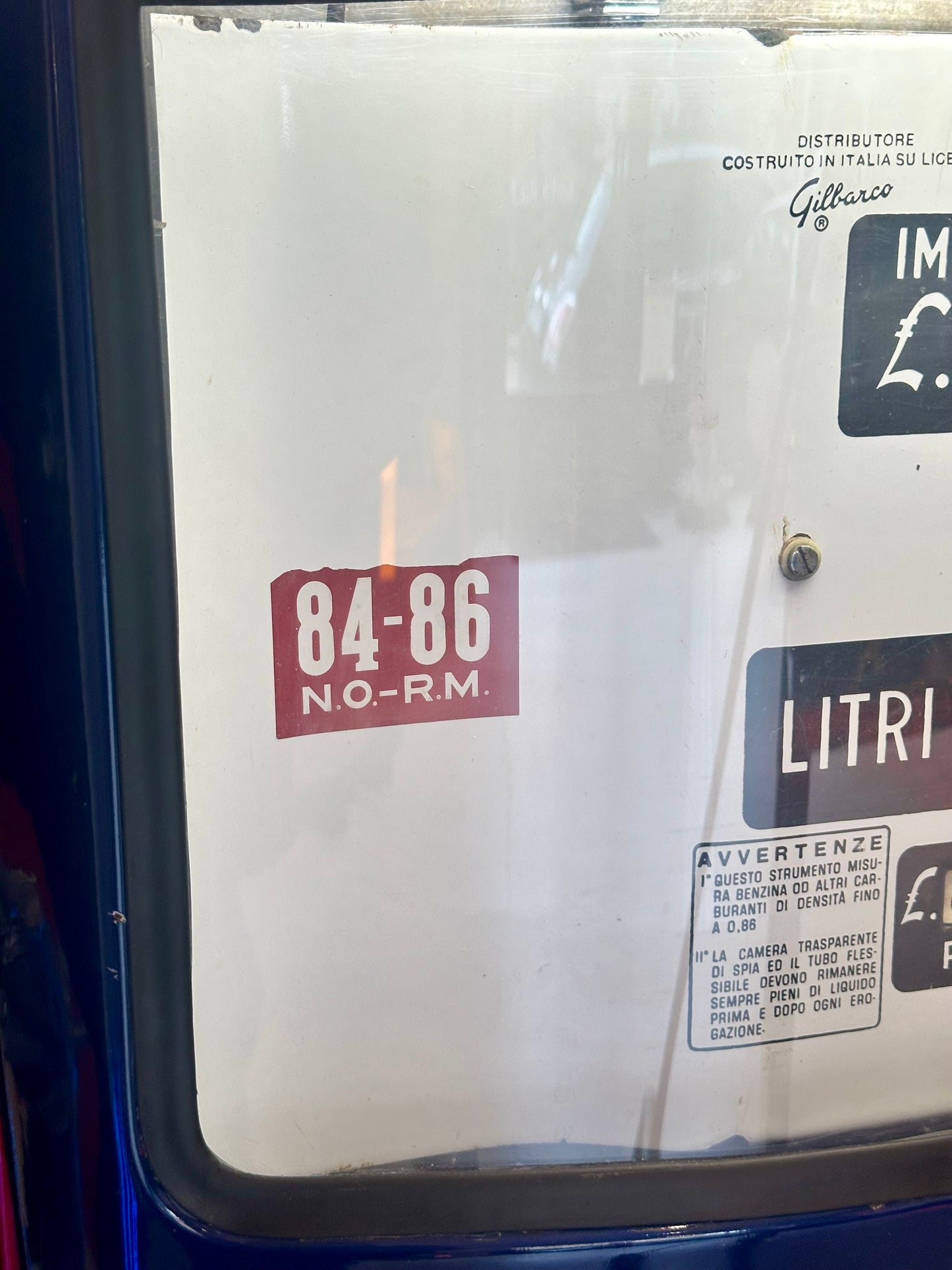 Distributore di benzina smaltato - Esso