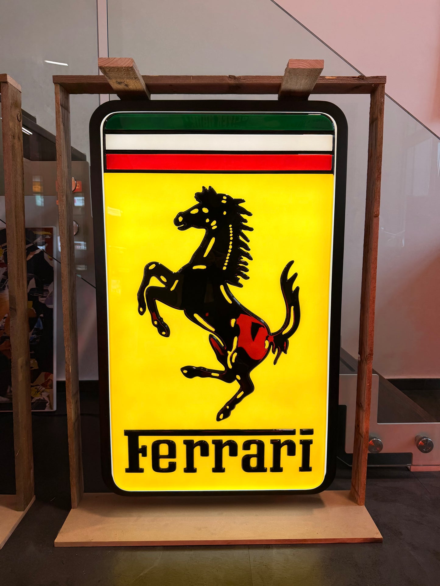 Insegna luminosa - Ferrari