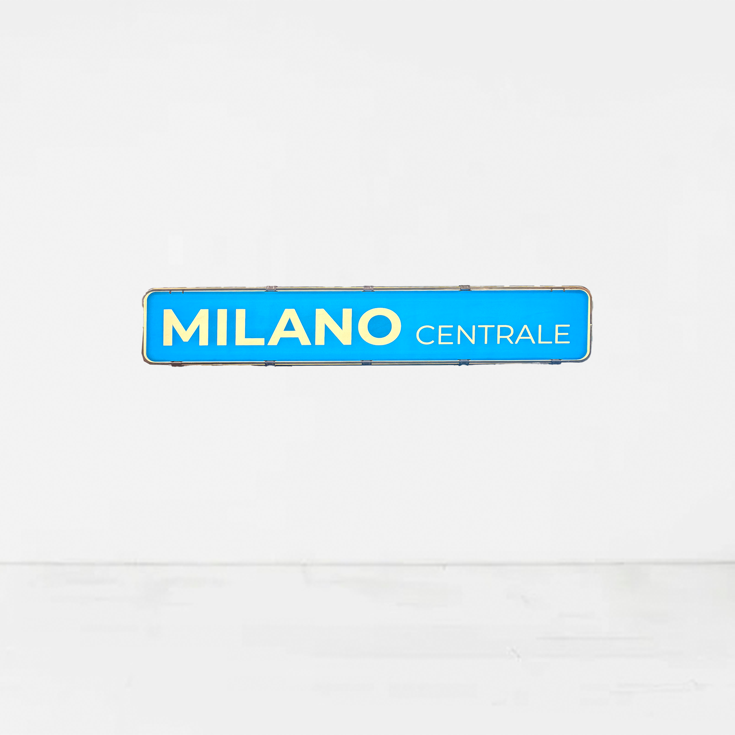 Insegna luminosa - Milano stazione centrale