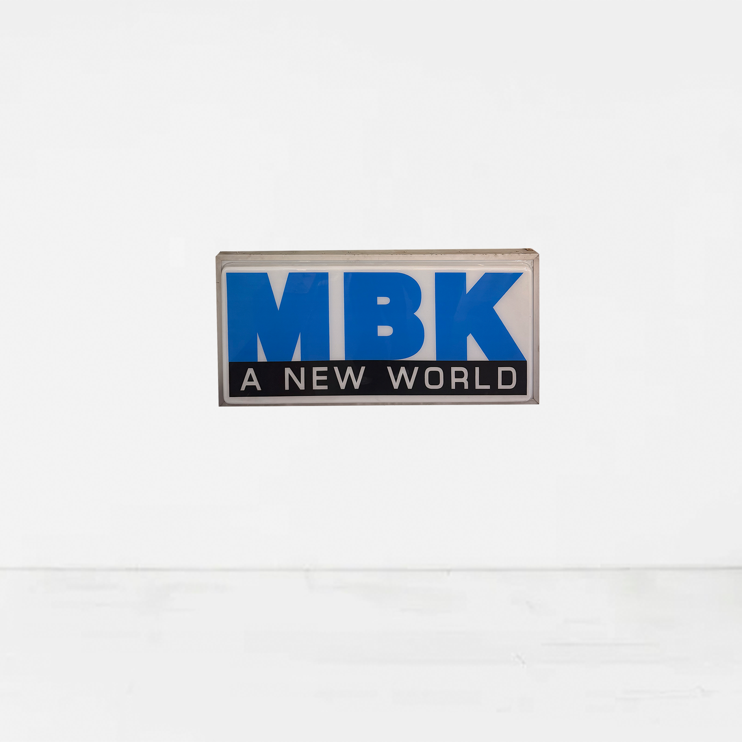 Insegna luminosa MBK