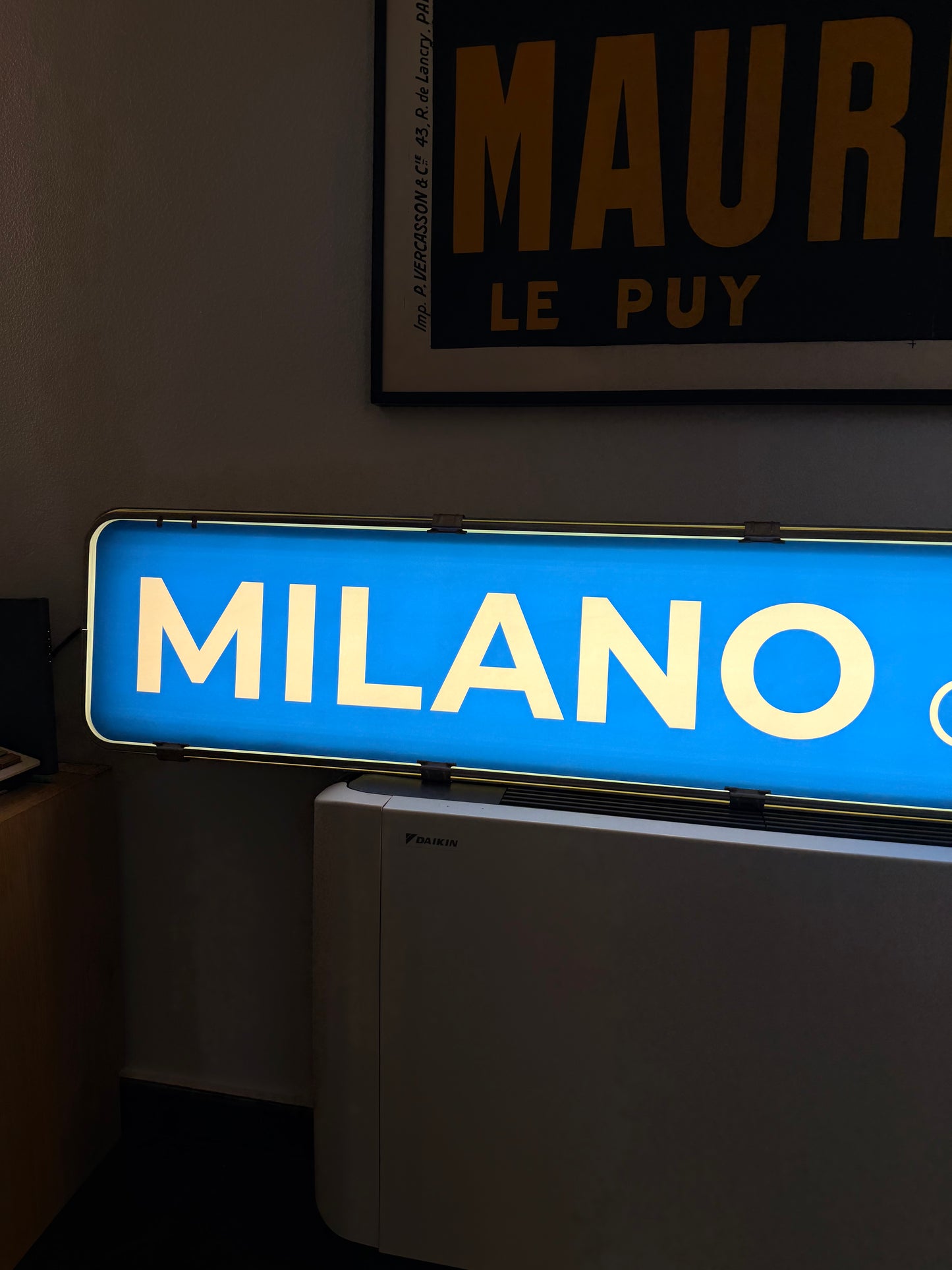 Insegna luminosa - Milano Stazione Centrale