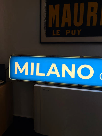 Insegna luminosa - Milano Stazione Centrale