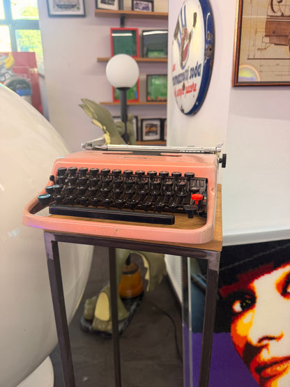 Macchina da scrivere originale Olivetti Lettera 22 versione rossa rara