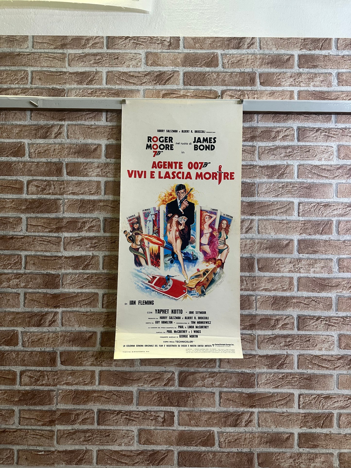 Locandina di cinema - 007 Vivi e lascia morire
