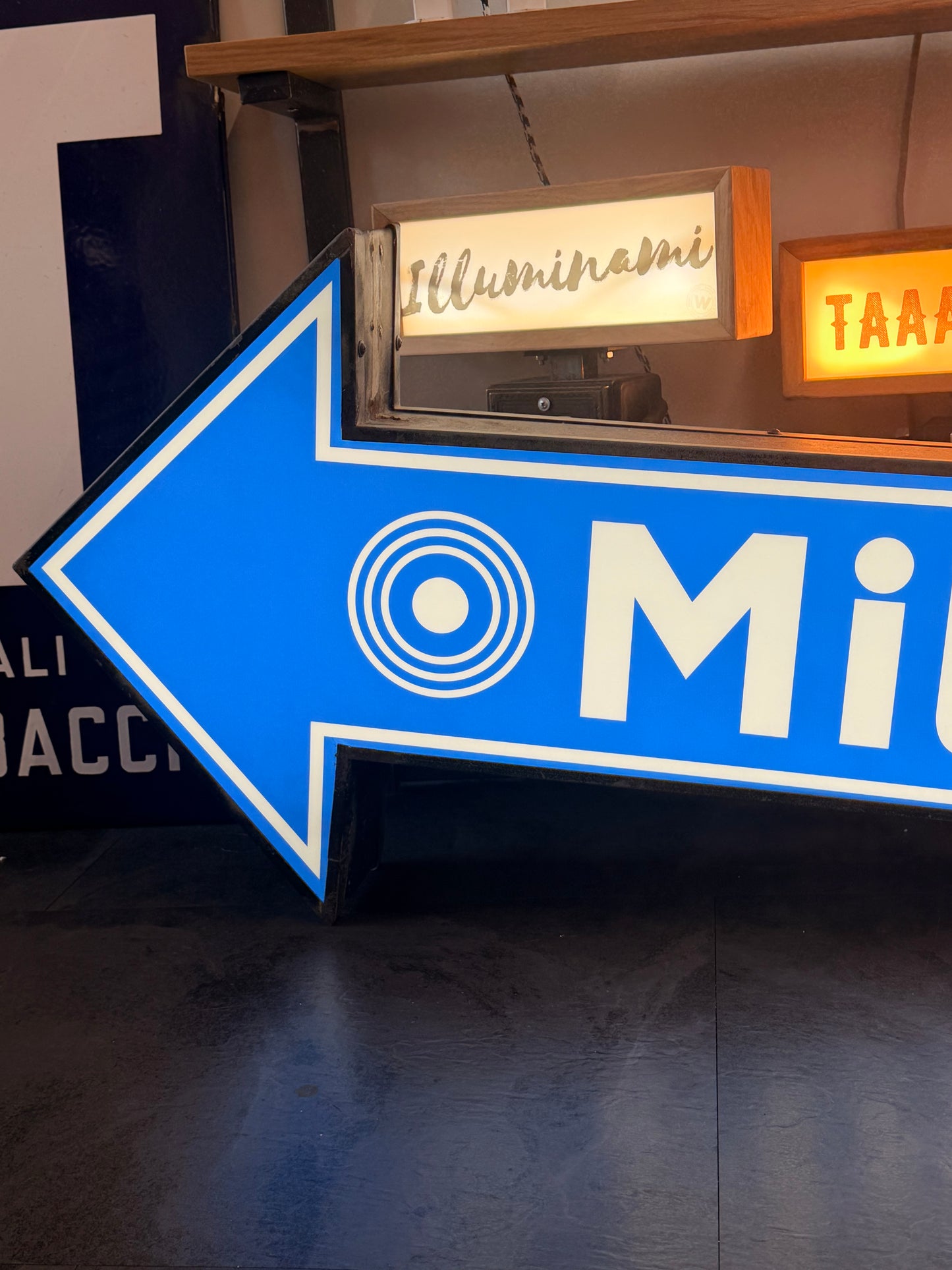 Insegna luminosa originale - Milano