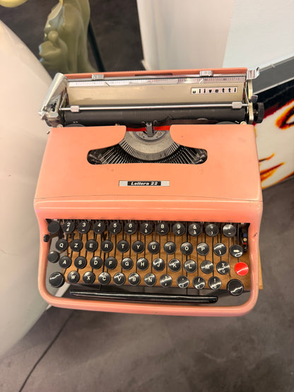 Macchina da scrivere originale Olivetti Lettera 22 versione rossa rara