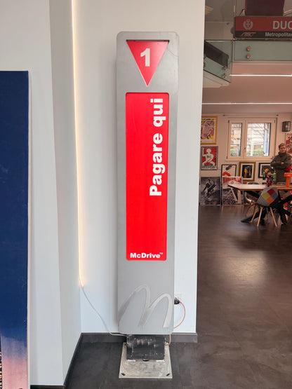 Totem luminoso - Mc Drive