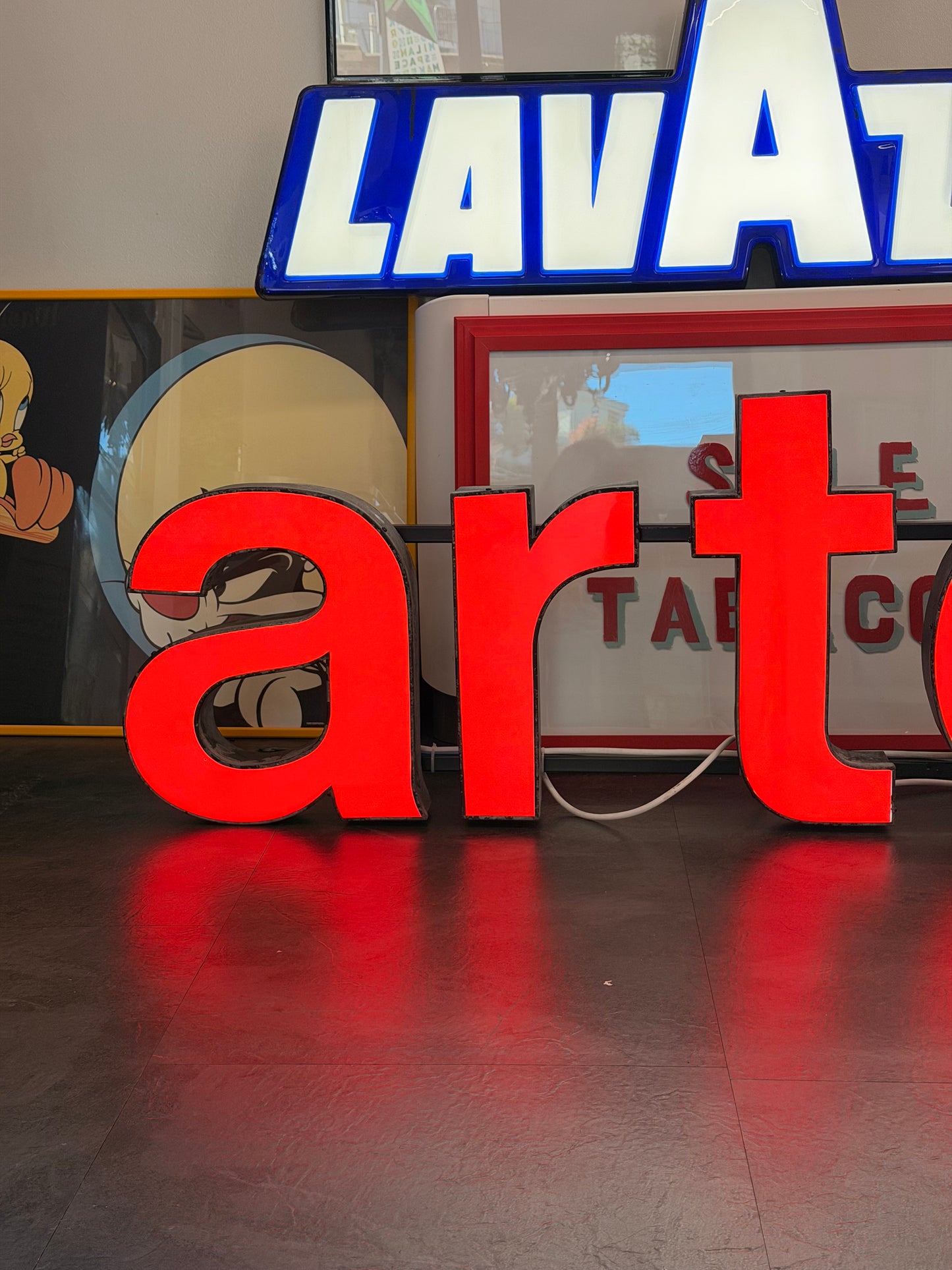 Insegna luminosa - Arte