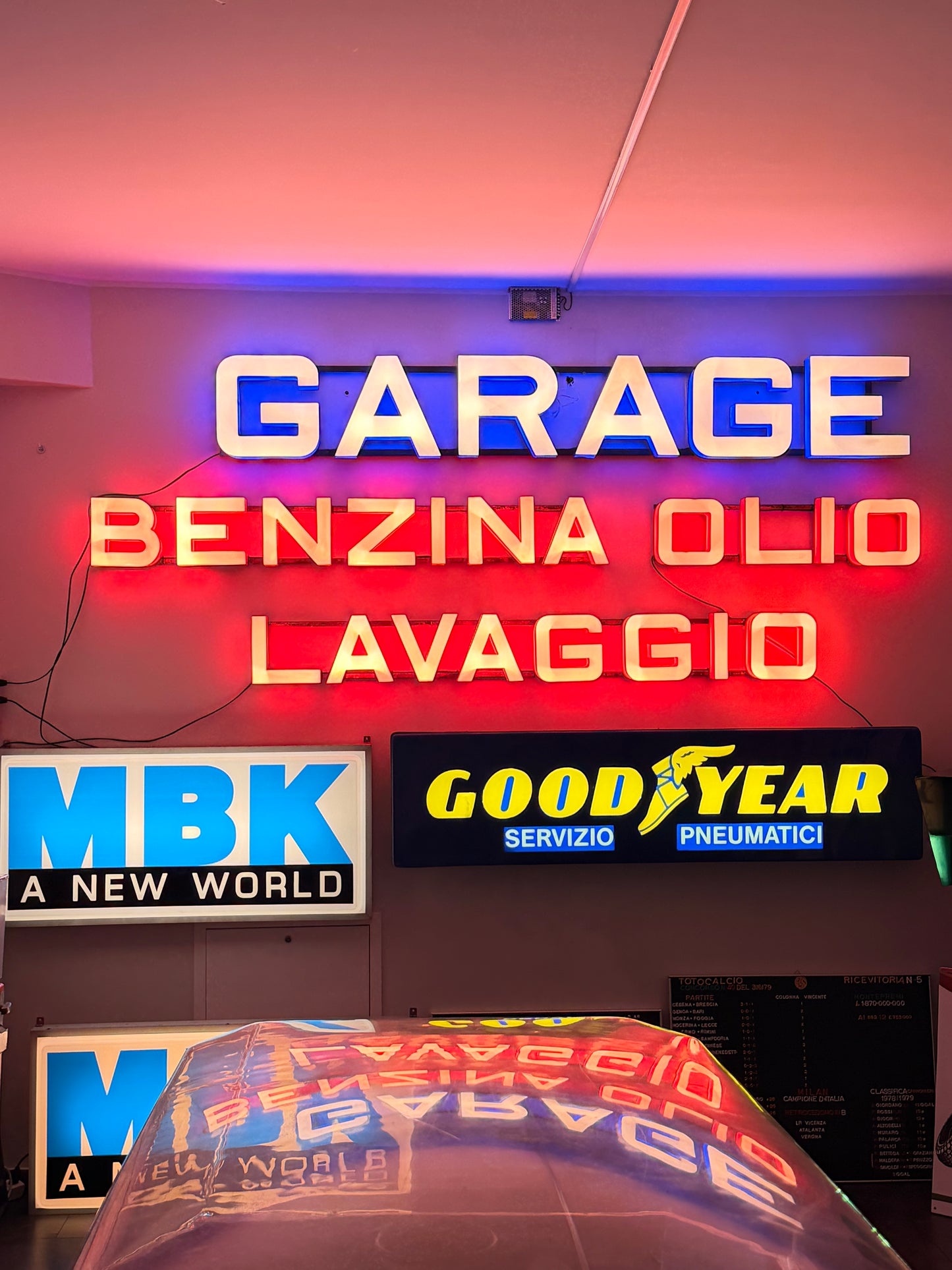 Insegna luminosa Lavaggio