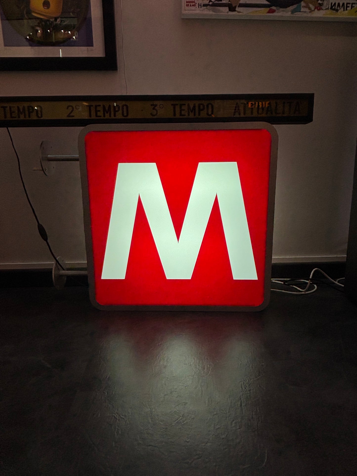 Insegna luminosa - Metropolitana