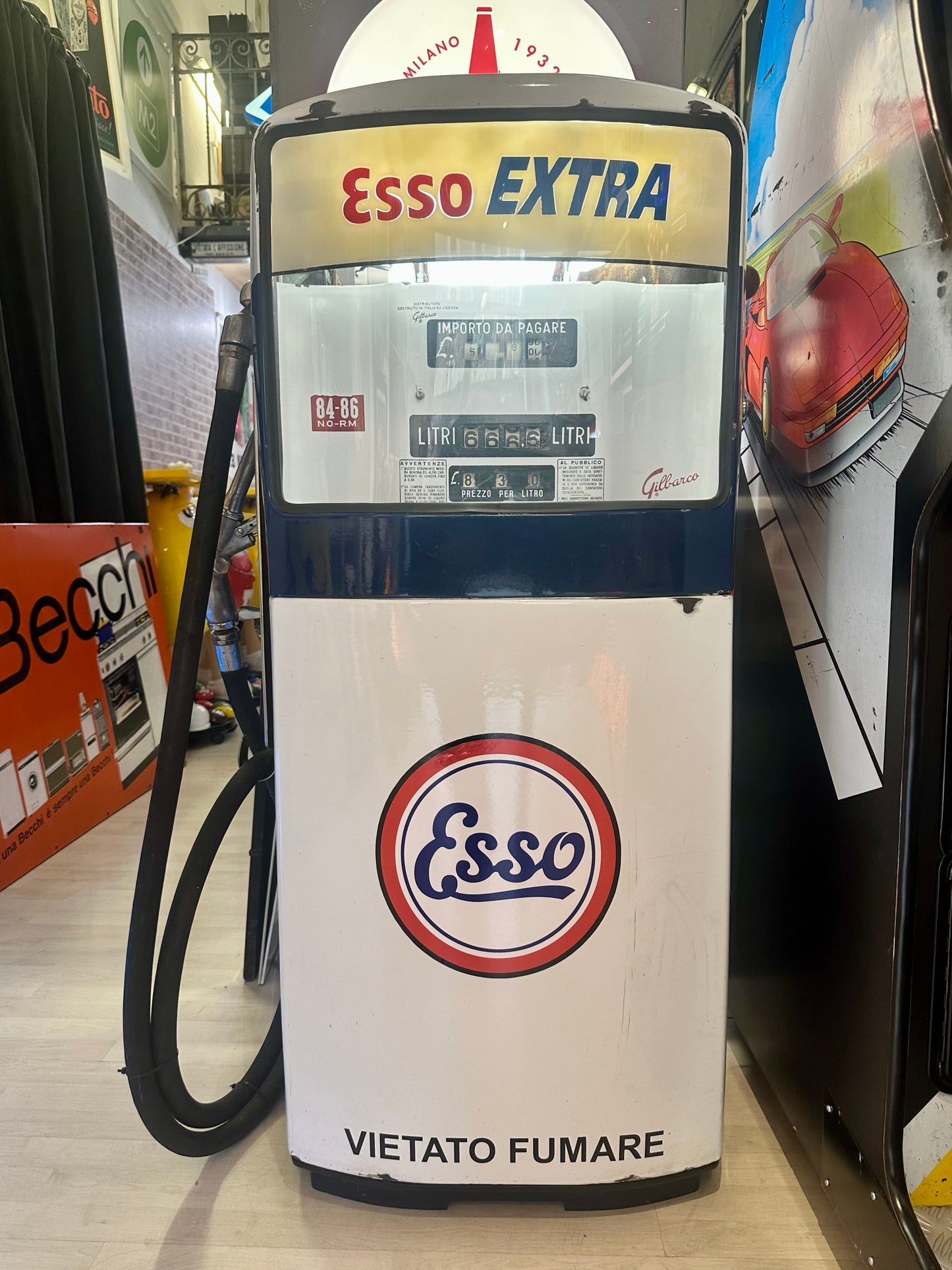 Distributore di benzina smaltato - Esso