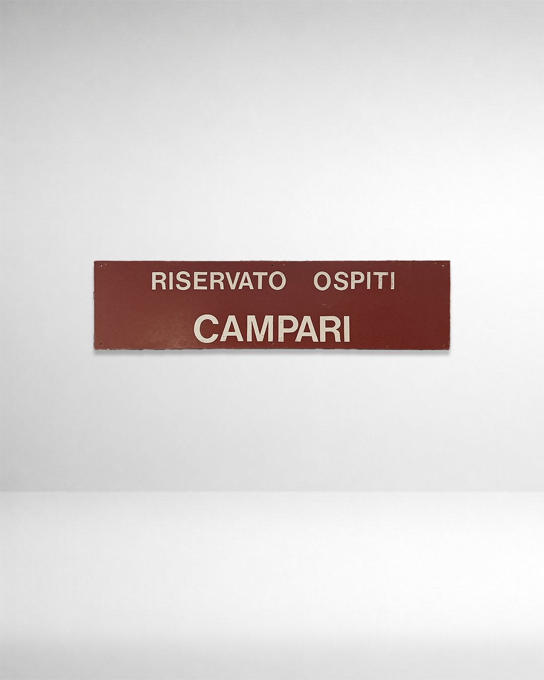 Segnaletica stradale 
 pubblicitaria Campari riservato ospiti