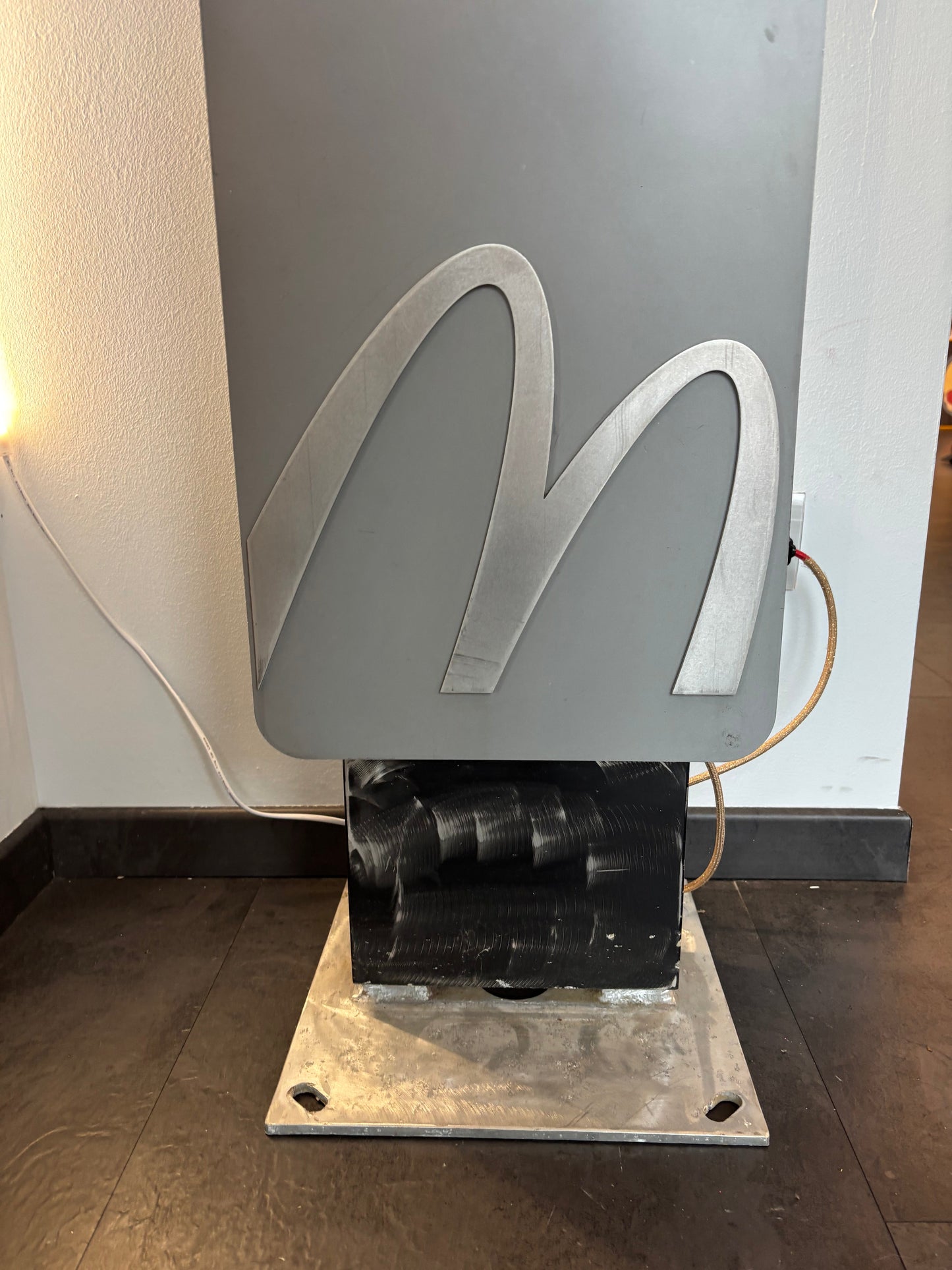 Totem luminoso - Mc Drive