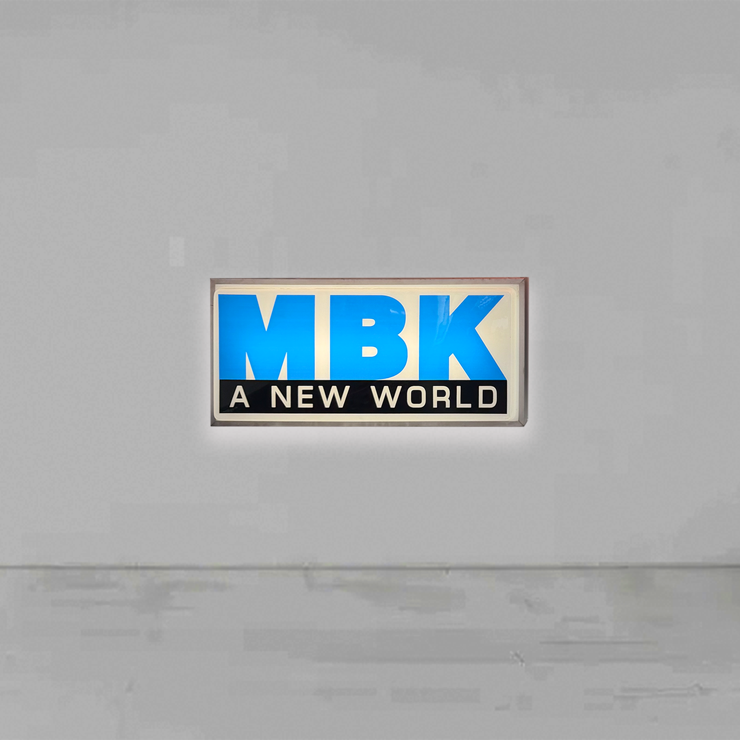 Insegna luminosa MBK