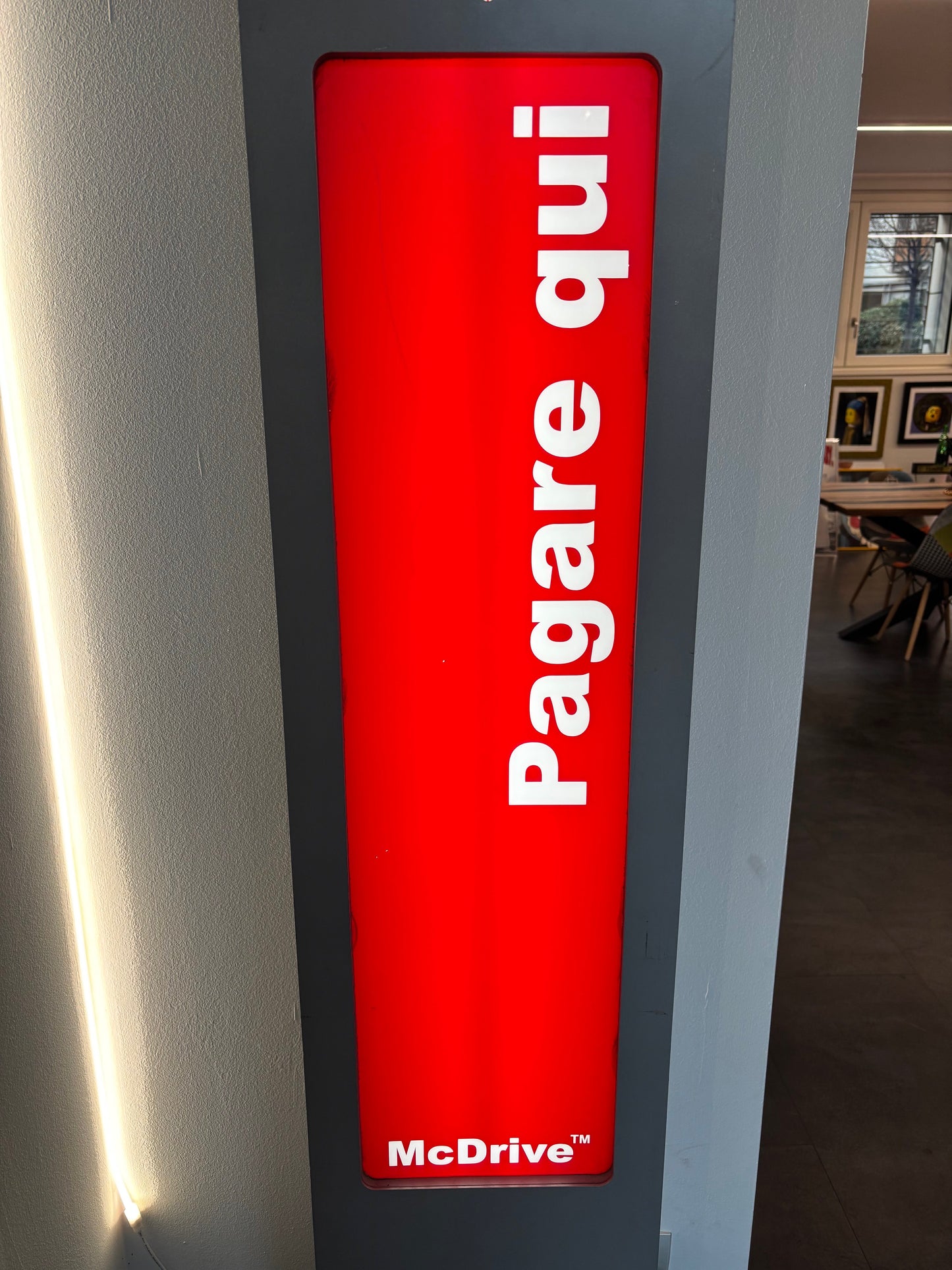 Totem luminoso - Mc Drive