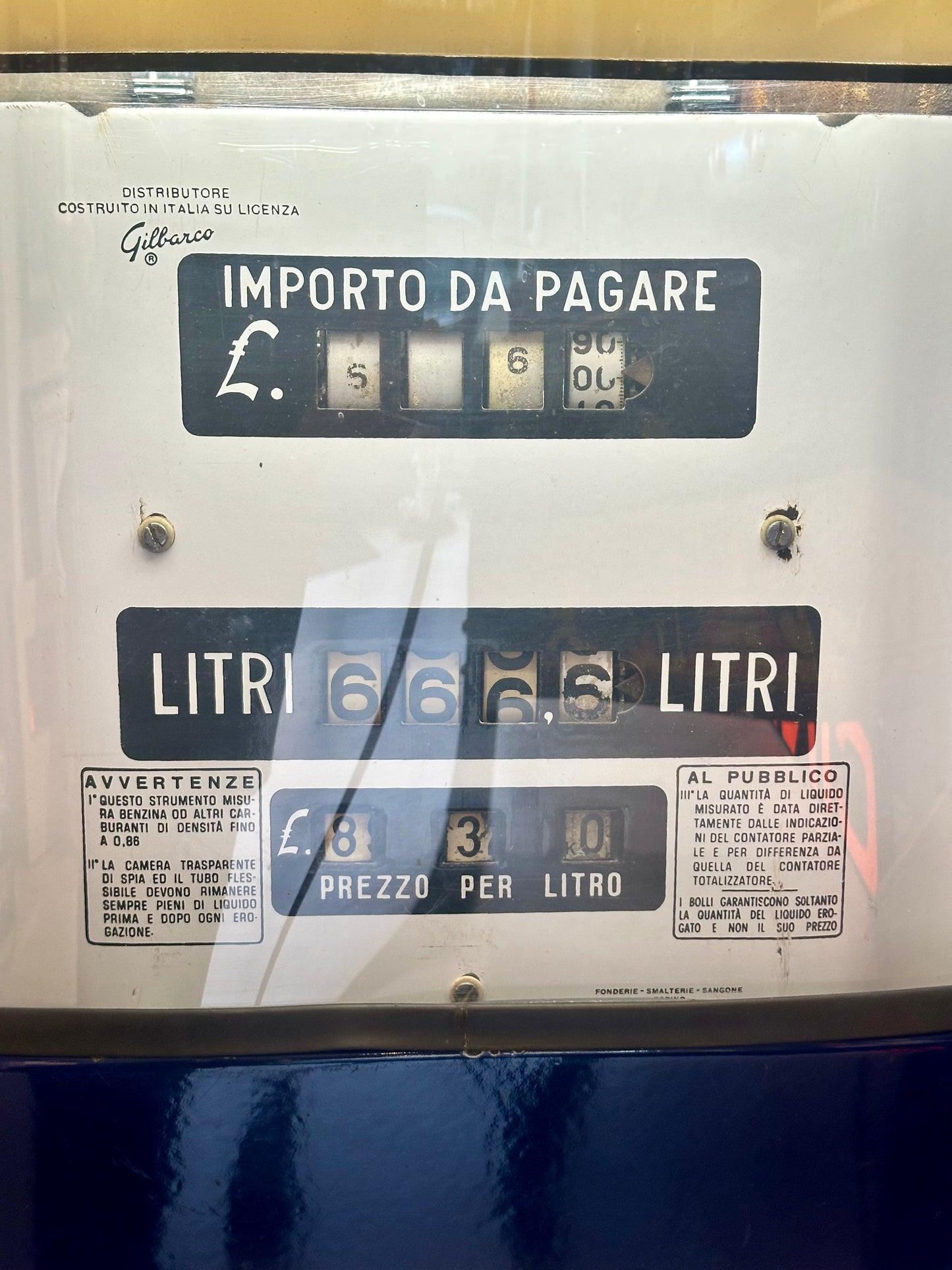 Distributore di benzina smaltato - Esso
