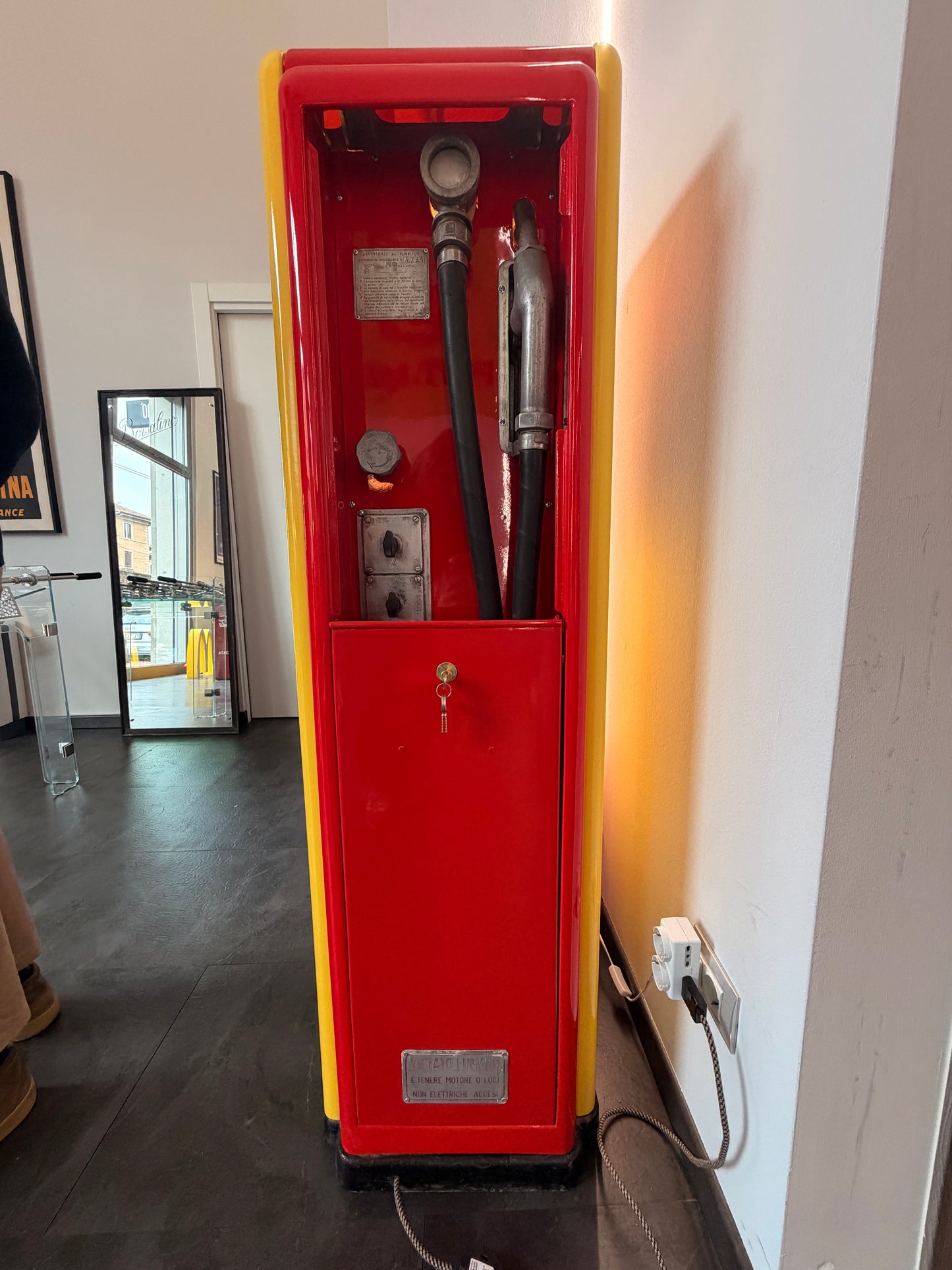 Pompa di benzina Bergomi Shell - 60'