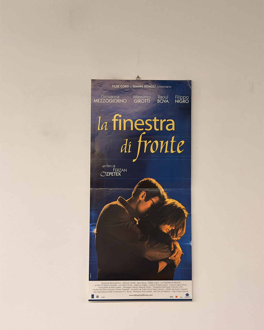 Locandina di cinema - La finestra di fronte (Ferzan Ozpetek)