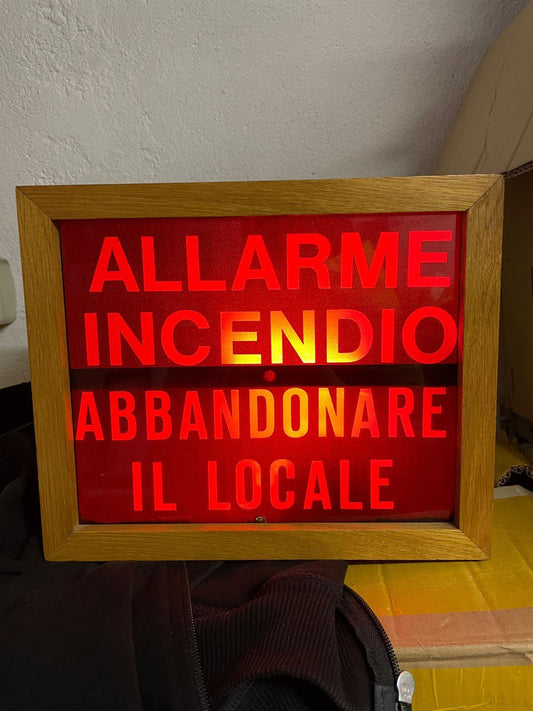 Insegna da cinema "Allarme Incendio"