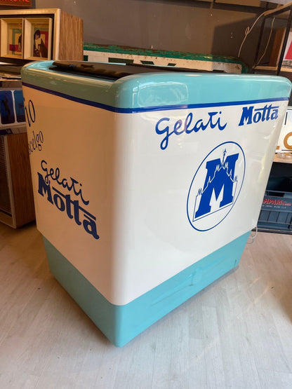 Ghiacciaia Gelati Motta Milano