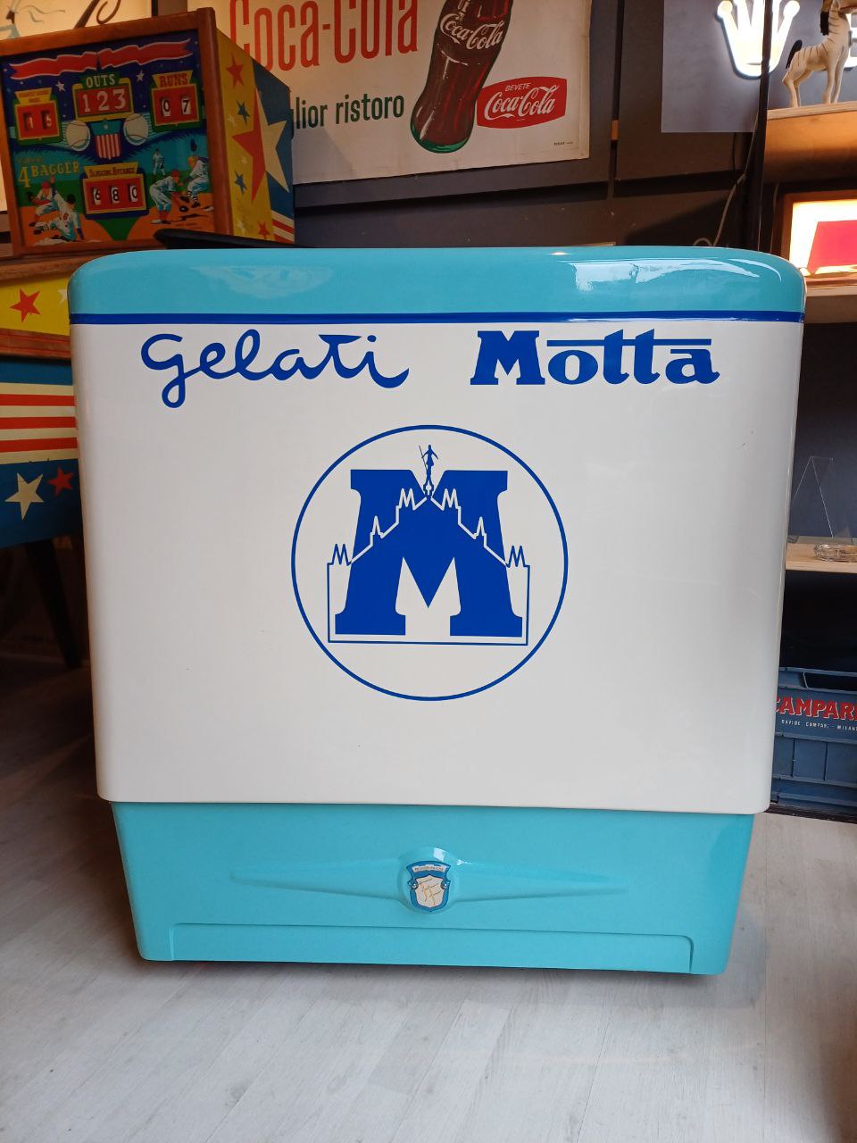 Ghiacciaia Gelati Motta Milano