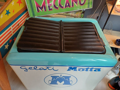 Ghiacciaia Gelati Motta Milano