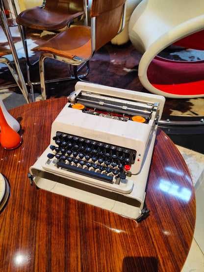 Macchina da scrivere Olivetti Valentine Tortona4Arte