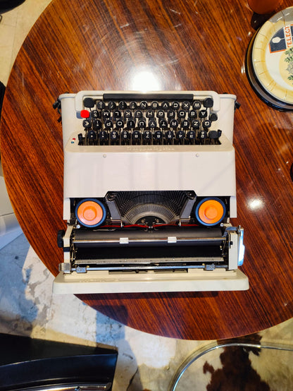 Macchina da scrivere Olivetti Valentine Tortona4Arte
