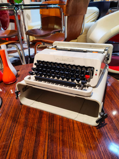 Macchina da scrivere Olivetti Valentine Tortona4Arte